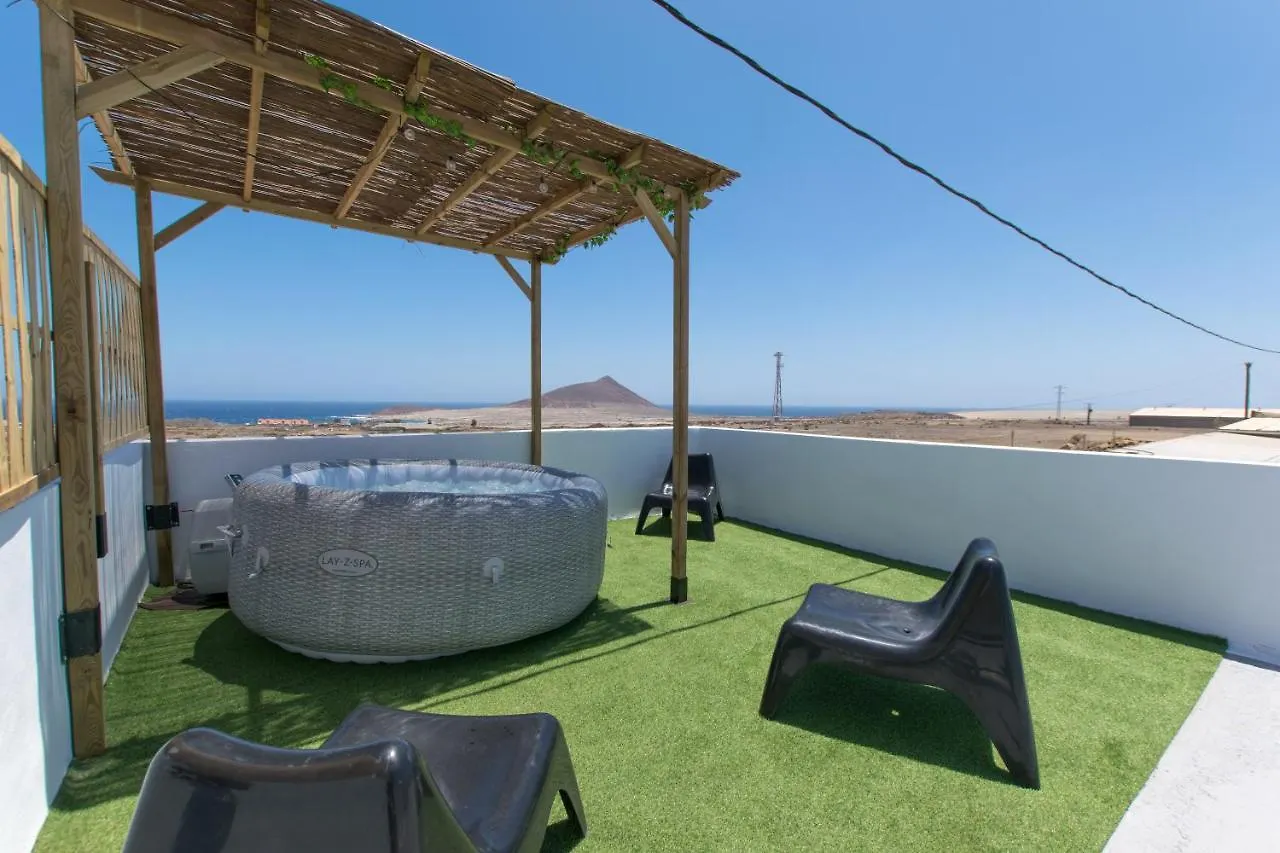 Holiday home La Casita De Aitor; Campo Y Playa En El Medano Villa